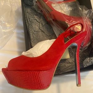 ‼️ BRAND NEW, MUST GO‼️ Size 10- Just in time for Valentine’s Day!